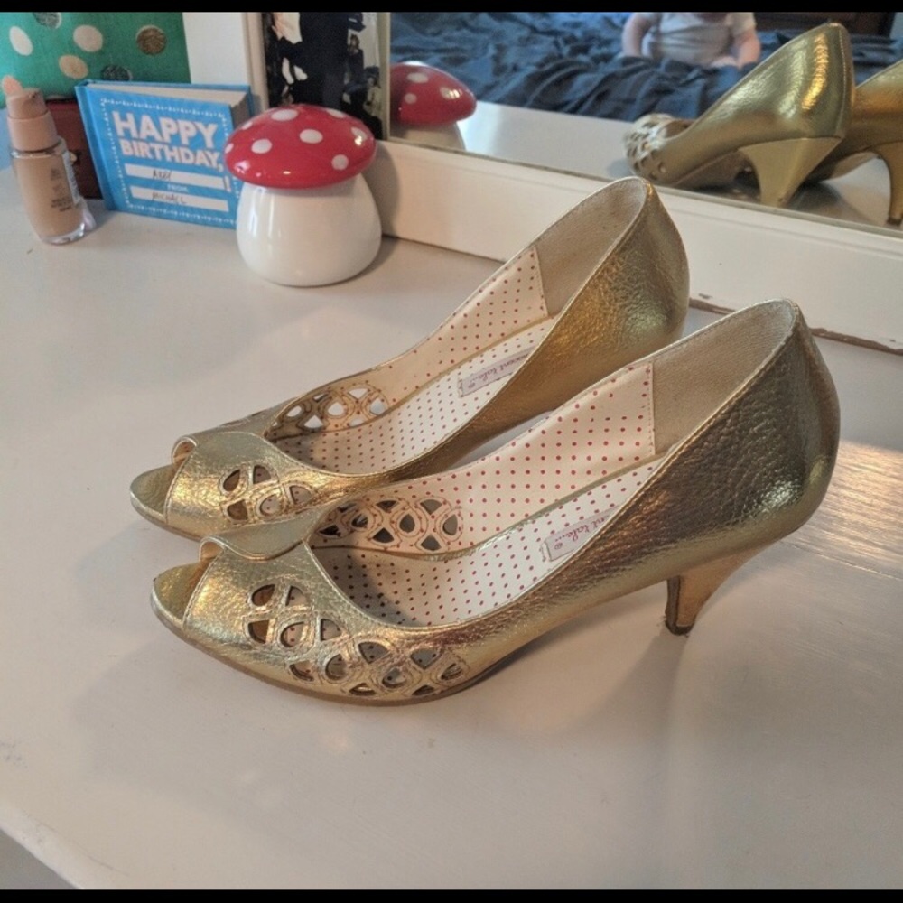 Mod Cloth Gold Vintage Inspired Size 8 Heels